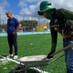 O PREFEITO SAMUEL CARVALHO DESTACA AVANÇO DAS OBRAS DO NOVO CAMPO SOCIETY NO MARCOS FREIRE II