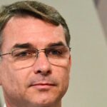 FLÁVIO BOLSONARO CRITICA DECISÃO DE DINO SOBRE DIRETOR-GERAL DA PF E CITA FORÇA DE MINAS NA ELEIÇÃO